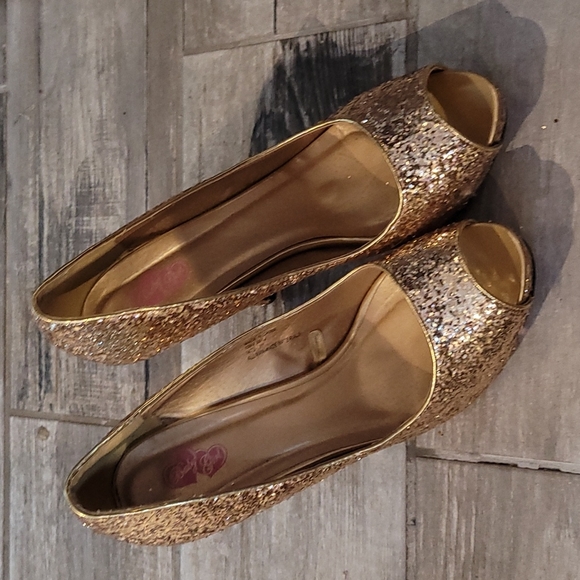 Shoes - Picture 3 of 3